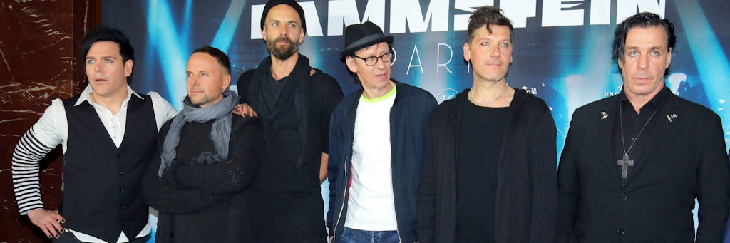 Die Band Rammstein: Richard Zven Kruspe, Paul Landers, Oliver Riedel, Christian Lorenz, Christoph Schneider und Till Lindemann, im März 2017 in der Volksbühne am Rosa-Luxemburg-Platz. 