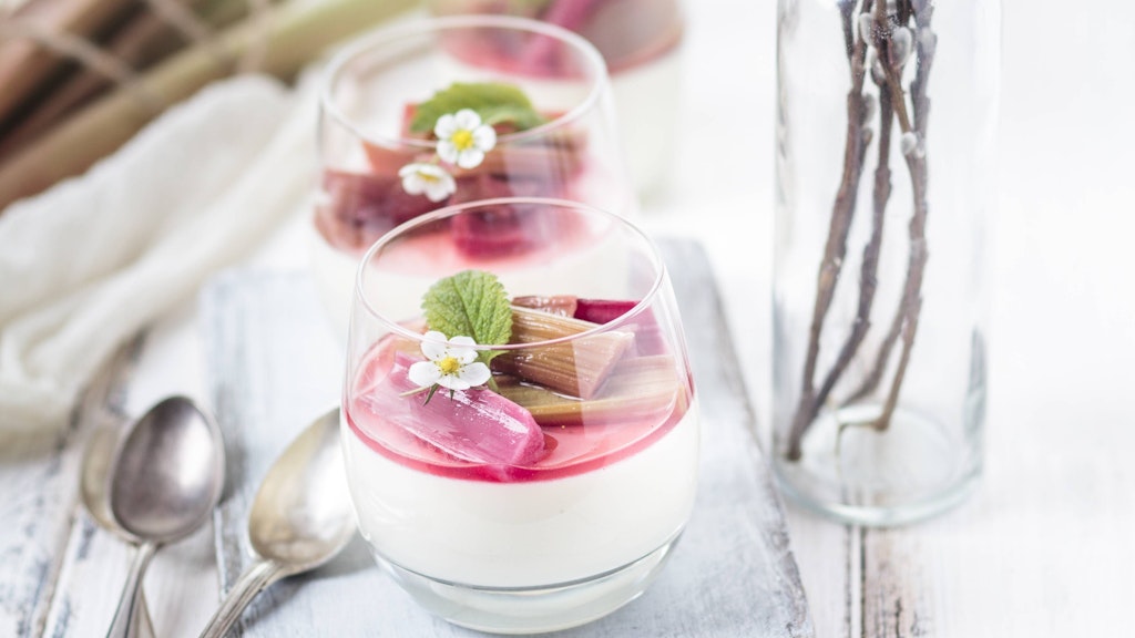 Mit Quark oder Jogurt wird Rhabarber zum Hochgenuss.