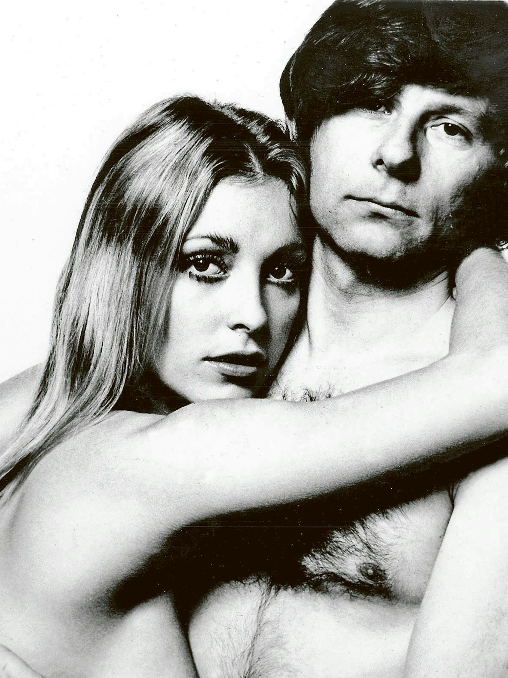 Regisseur Roman Polanski posiert mit seiner zweiten Ehefrau, der US-Schauspielerin Sharon Tate, die während ihrer Schwangerschaft 1969 von der Charles-Manson-Bande ermordet wurde.