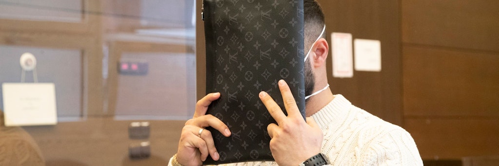Der Angeklagte soll bei einer Polizeikontrolle versucht haben, die Polizisten zu bestechen.<br>