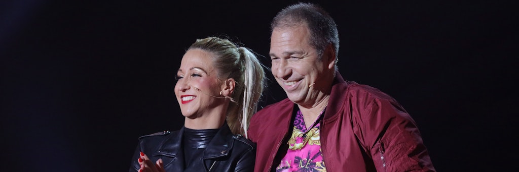 26.03.2021, Nordrhein-Westfalen, Köln: Sportreporter Kai Ebel und Profitänzerin Kathrin Menzinger reagieren in der RTL-Tanzshow "Let's Dance" kurz vor Ende der Sendung. Foto: Joshua Sammer/Getty Images Europe-Pool/dpa +++ dpa-Bildfunk +++