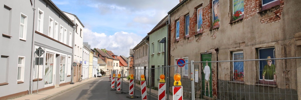 Manche Gegenden in Ostdeutschland wirken bis heute etwas vergessen. Hier ein Bild der Kleinstadt Loitz in Vorpommern im Jahr 2015.