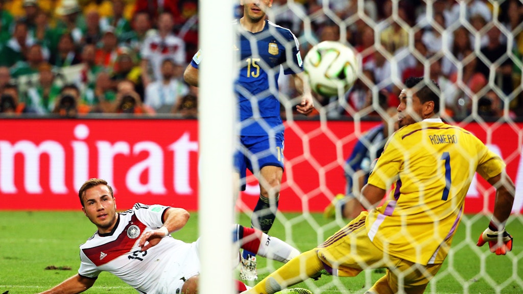 Es war nicht wirklich ein schönes Tor, dennoch wurde das Siegtor von Mario Götze im WM-Finale 2014 zum Tor des Monats gewählt.