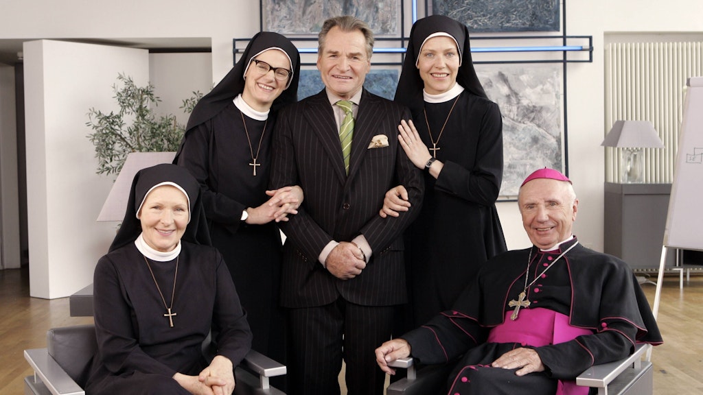 Schauspieler der ARD Serie „Um Himmels Willen“: Rosel Zech, Andrea Sihler, Fritz Wepper, Janina Hartwig und Horst Sachtleben (v. l. n. r.)
