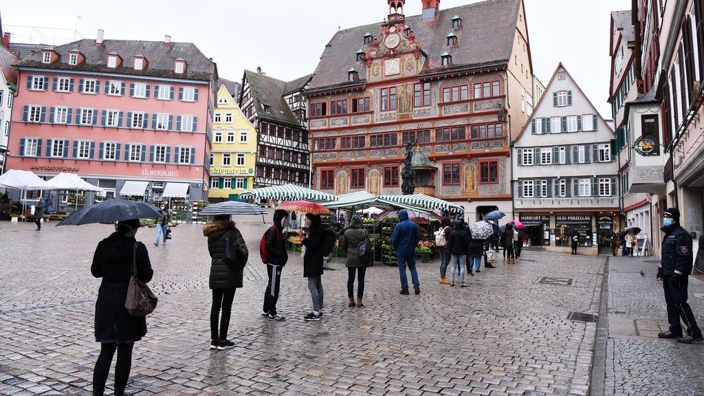 Eine von insgesamt neun Corona-Teststationen in Tübingen. Wer negativ getestet wird, erhält ein Tagesticket für die Innenstadt.<br>