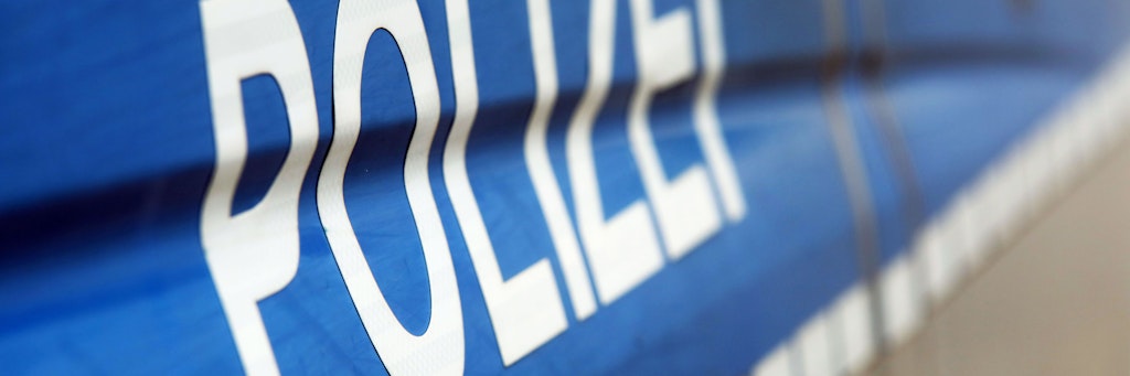 Polizeiwagen mit der Aufschrift Polizei.