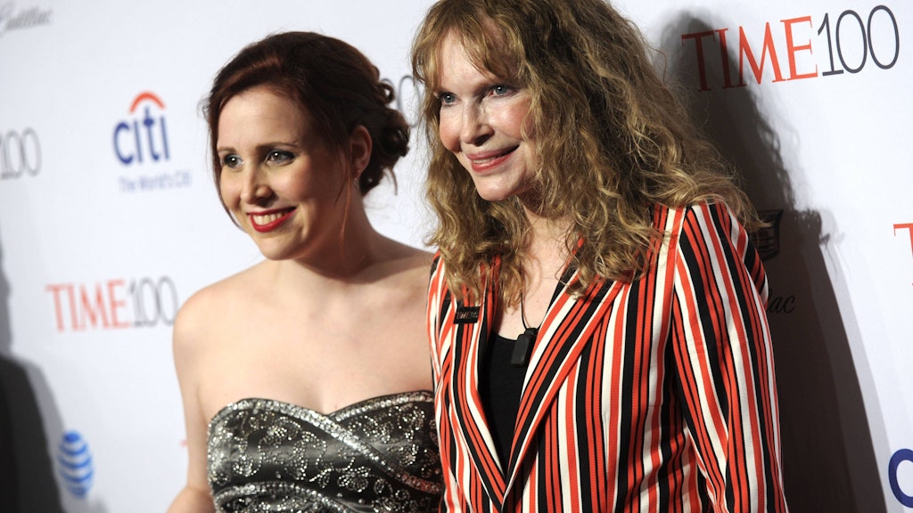 Woody Allens Tochter Dylan zusammen mit ihrer Mutter und Allens Ex-Frau Mia Farrow.