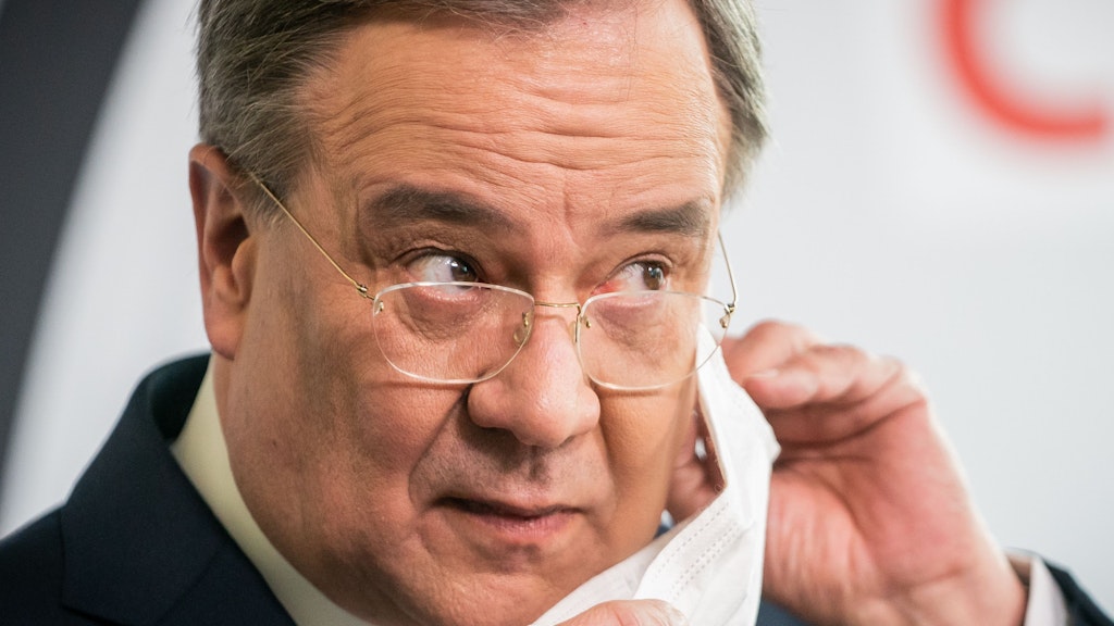 Dem CDU-Chef und NRW-Ministerpräsident Armin Laschet warf die Kanzlerin offen vor, gegen die Notbremsen-Regelung zu verstoßen. 