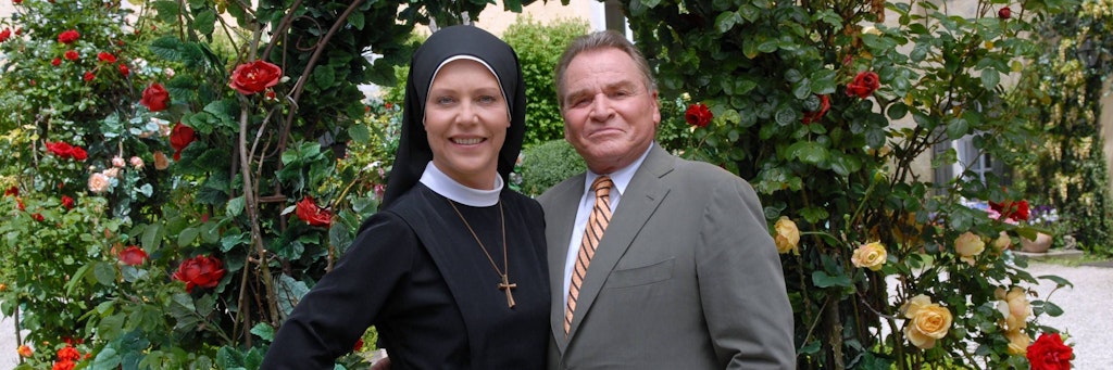 Bei Ordensschwester Hanna (Janina Hartwig) und Bürgermeister Wöller (Fritz Wepper) wurde liebevoll gezankt.