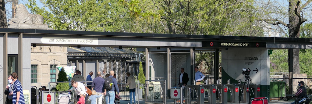 Der Eingang vom Berliner Zoo: Wegen der Corona-Maßnahmen werden Eintrittskarten hauptsächlich im Internet verkauft.