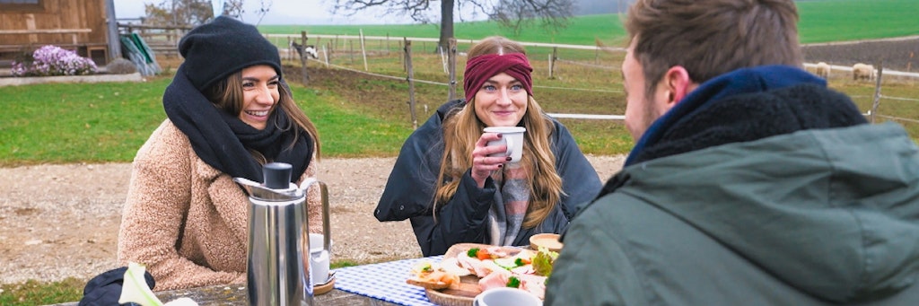 Bachelor Niko hat mit Michèle und Mimi die beiden Favoritinnen gemeinsam zum Date gebeten.