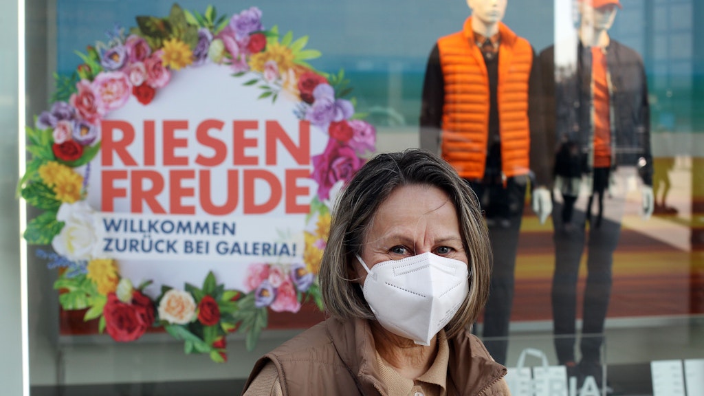 Doris Stande (70) hatte einen Termin beim Friseur in der Galeria Kaufhof. Dennoch durfte sie nicht in das Warenhaus – sie hatte keinen tagesaktuellen Corona-Test. 
