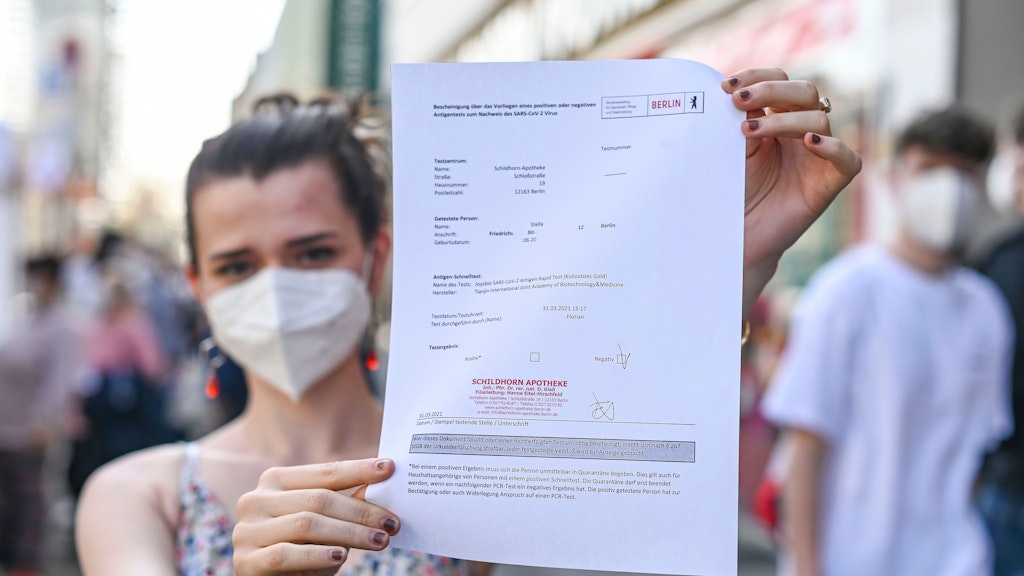 Stella hatte in einer Berliner Apotheke Glück, konnte sich vor dem Shoppen testen lassen.<br>