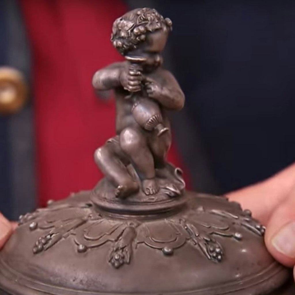 Der Deckel des Pokals, den Kandidat Jürgen bei „Bares für Rares“ verkaufte, war verzogen.