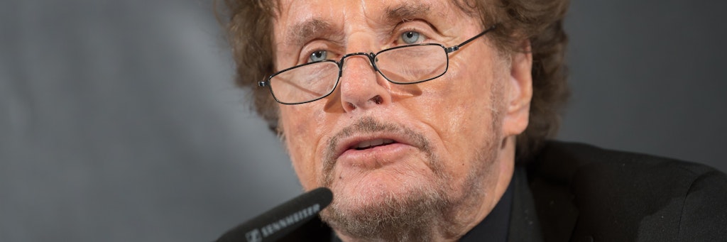 Der Regisseur und damalige Festspiel-Intendant Dieter Wedel spricht bei der Programmvorstellung der Festspiele. (Archivbild)