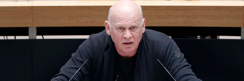 Wolfgang Albers (Linke) bei Rede im Berliner Abgeordnetenhaus.