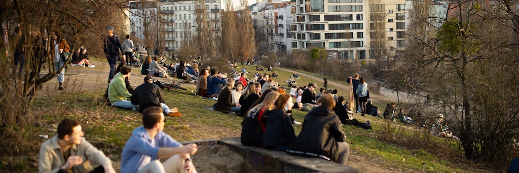 Jetzt dürfen sich fünf Personen aus zwei Haushalten treffen.