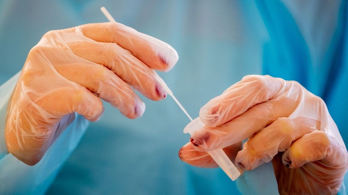 Zweimal geimpft, negativer Schnelltest, keine Symptome und doch infiziert