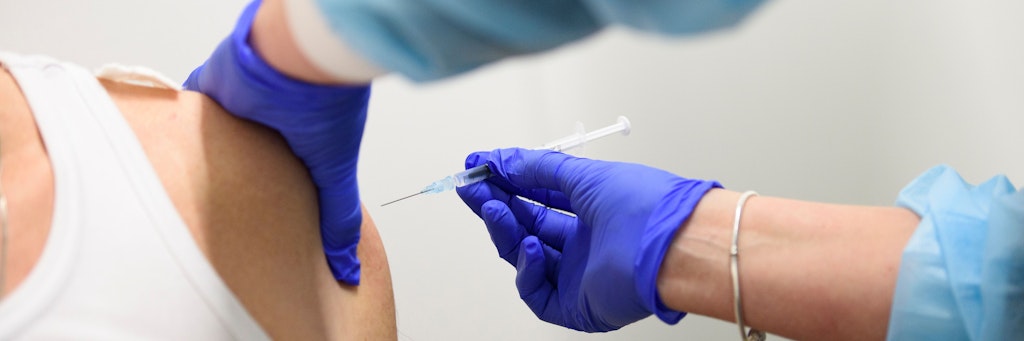 Während das Impfen Spritze um Spritze langsam vorankommt, mischt sich eine Befürchtung in die aufkeimende vorsichtige Hoffnung: Das Coronavirus könnte derart mutieren, dass weder die Impfstoffe noch eine überstandene Infektion vor Ansteckung und Erkrankung schützen. 
