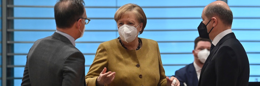 Kanzlerin Merkel mit Außenminister Maaß und Finanzminister Scholz.