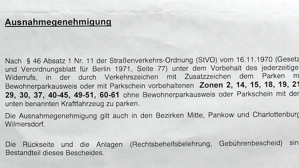 Diese Ausnahmegenehmigung lag hinter der Windschutzscheibe ihres Autos. Sie reicht aber nicht aus, um sich als Pflegekraft zu identifizieren.