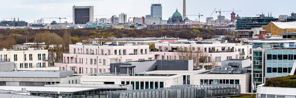 Der Mietendeckel gilt für 1,5 Millionen Wohnungen - noch. Am Donnerstag entscheidet das Bundesverfassungsgericht, ob die Regelung mit dem Grundgesetz vereinbar ist. 