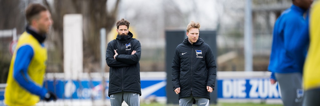 Vom Performance-Manager zum Sportdirektor zum Interims-Trainer: Herthas Arne Friedrich (2.vl.).