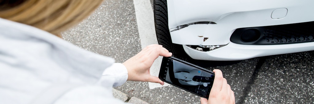 Dokumentation: Wer Schäden am Car-Sharing-Auto entdeckt, sollte sie vor Fahrtantritt fotografieren und sie dem Anbieter dann melden. 