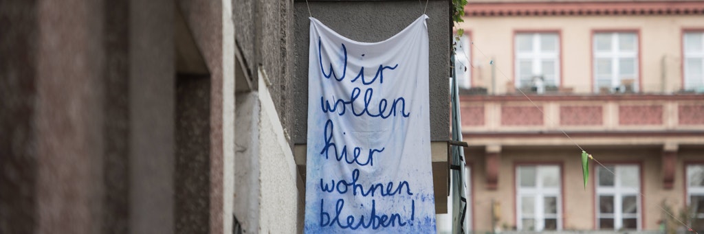 Mieter demonstrieren gegen überhöhte Mieten in Neukölln.