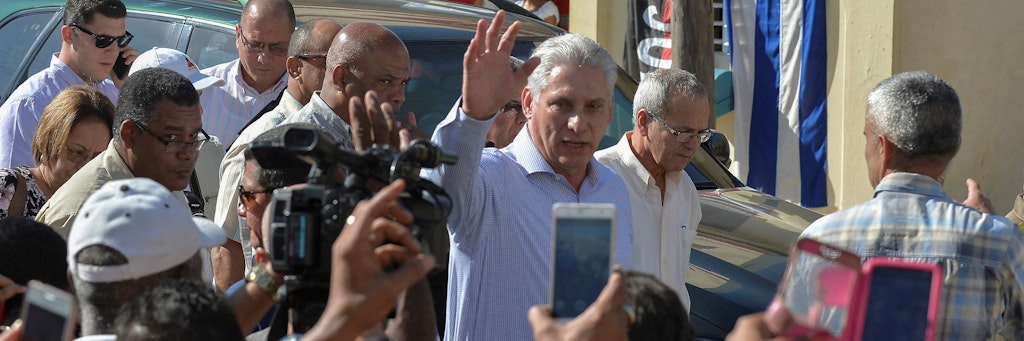 Es wird erwartet, dass Kubas Präsident Miguel Diaz-Canel (M., hier ein Archivbild) neuer Chef der Kommunistischen Partei wird.