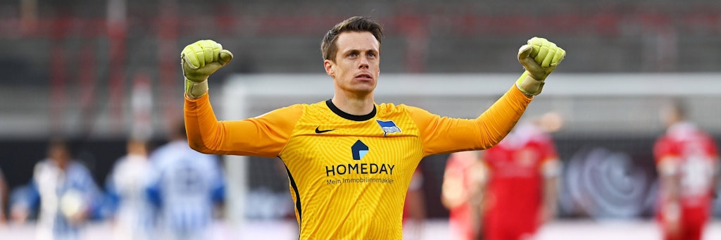 Zum Jubeln: Herthas Torhüter Alexander Schwolow wird sich auch zu Hause auf dem Sofa über die Ergebnisse der Konkurrenz gefreut haben. 