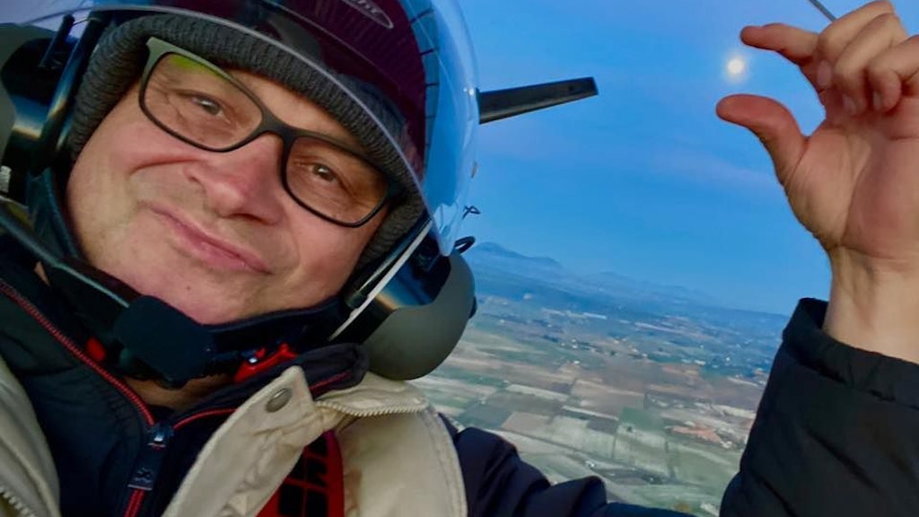 Lars Ranzenberger auf seinem Motordrachen.