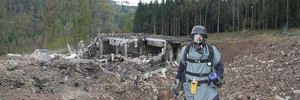 Bei den Explosionen wurde das Munitionsdepot zerstört, zwei Mitarbeiter kamen ums Leben.