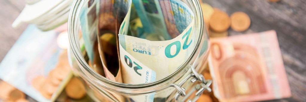 Ein Großteil des Einkommens wird von den monatlichen Fixkosten aufgefressen. Unterziehen Sie ihre Verträge einem Check und sparen sie aufs Jahr gerechnet einige Hundert Euro.