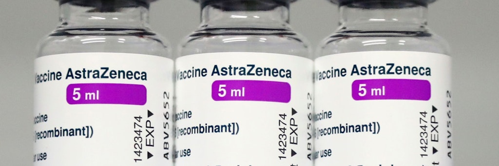 Ampullen mit dem Astrazeneca-Impfstoff (Symbolbild).