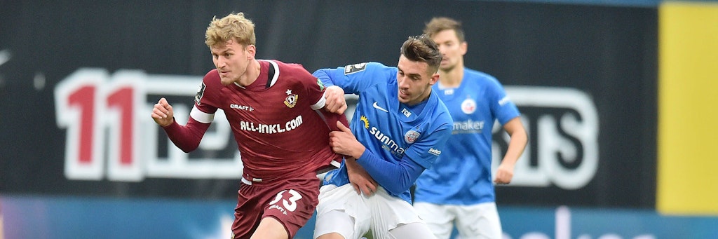 Rostocks Sven Sonnenberg (r.) pocht nach dem 1:3 im Hinspiel auf eine Revanche gegen Dynamo Dresden und Christoph Daferner.