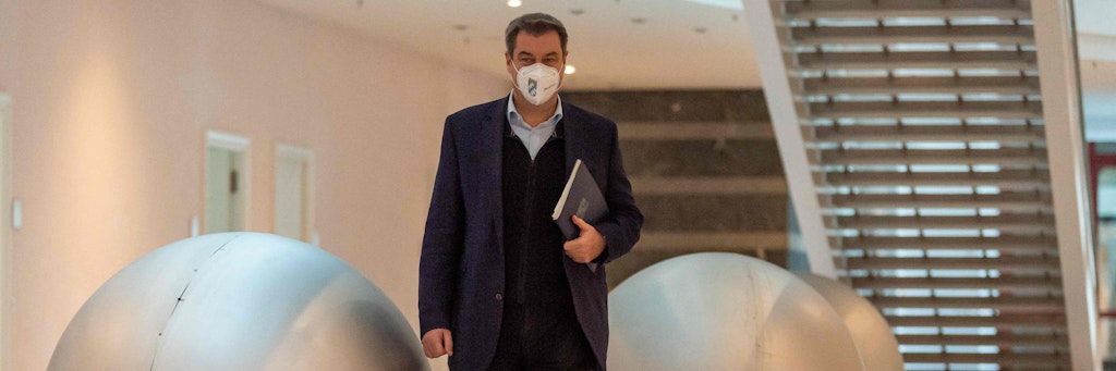 Markus Söder auf dem Weg zu einer Kabinettssitzung per Videoschalte. 