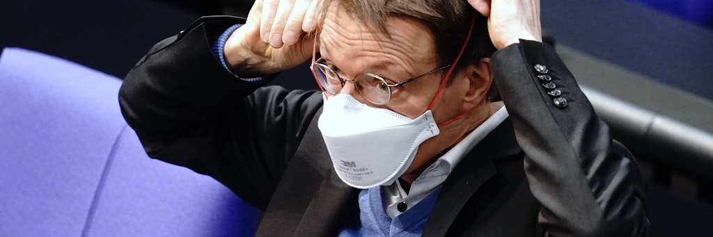 Gesundheitsexperte Karl Lauterbach (SPD) nimmt an der Sitzung des Bundestags teil. 