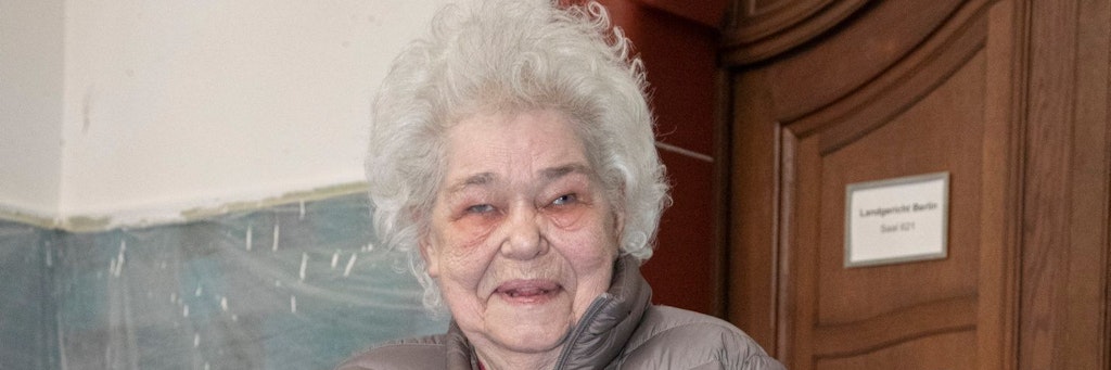 Marianne S. (85) aus Adlershof sagt als Zeugin vor Gericht aus.