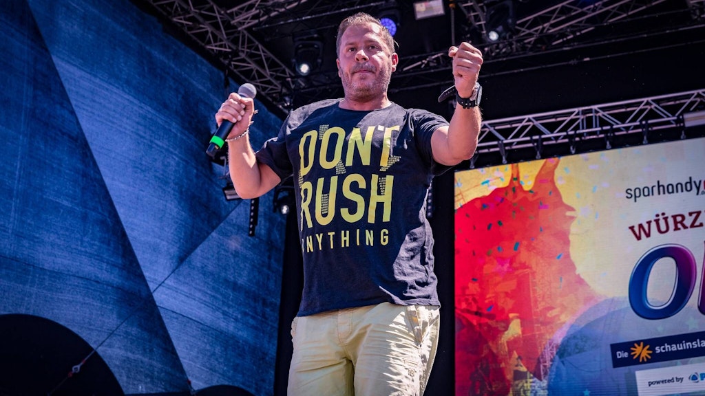 Willi Herren ging in seiner Rolle auf der Bühne total auf.