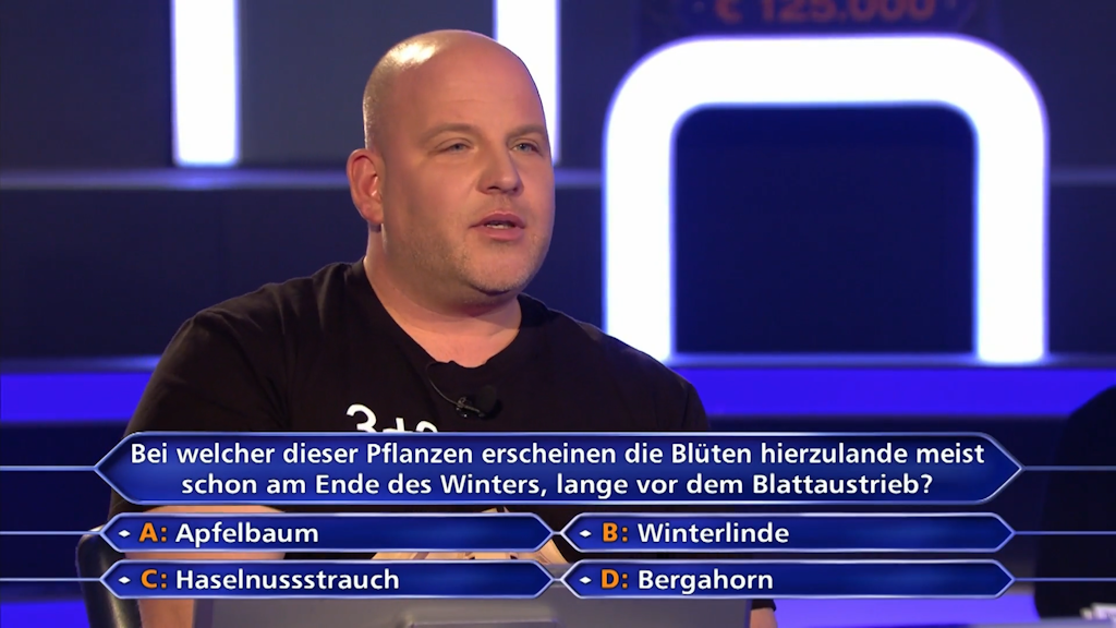 Kandidat Dominik Lutzke auf dem Ratestuhl bei „Wer wird Millionär“.