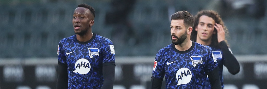 Dodi Lukebakio (l). und Marvin Plattenhardt (2.v. l.) müssen noch länger auf eine Rückkehr warten. 