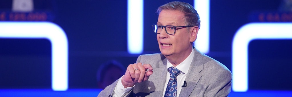 Günther Jauch moderiert „Wer wird Millionär“ seit 1999, musste schon häufiger Kandidaten helfen.