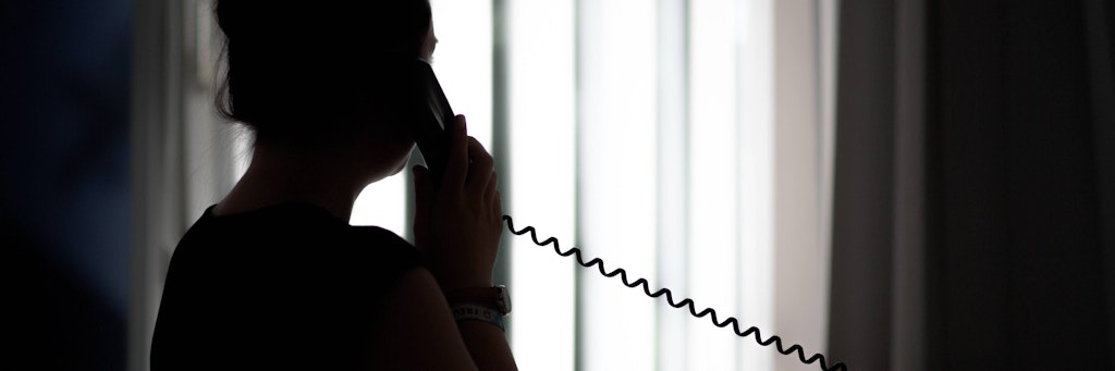 Immer wieder werden wohlhabende Bewohner der chinesischen Sonderverwaltungszone Opfer von Telefonbetrügern (Symbolbild).