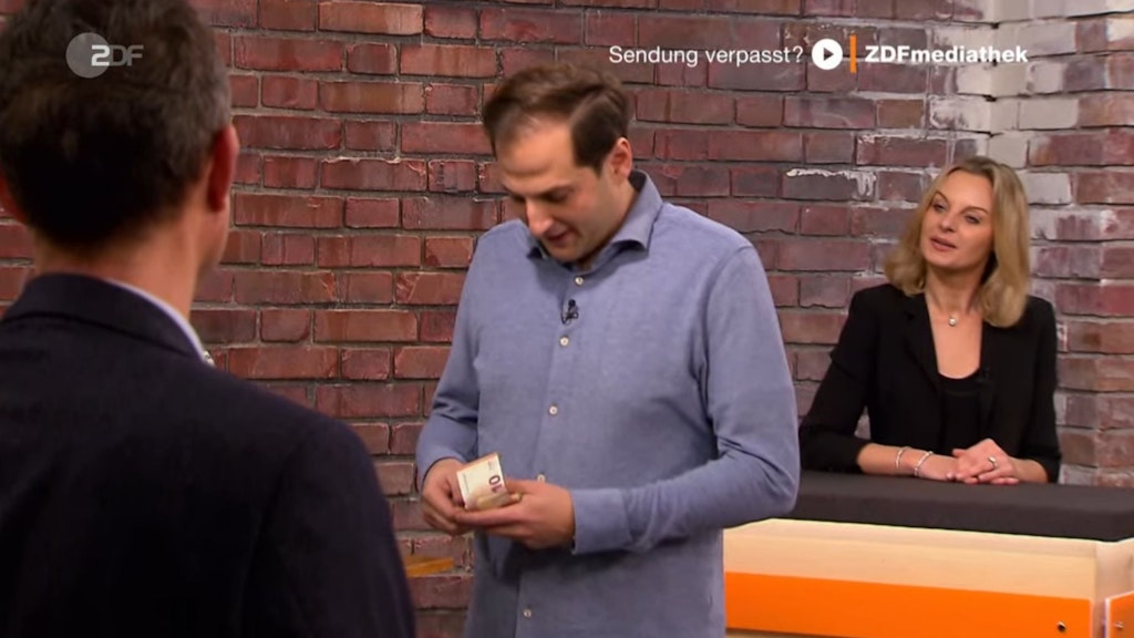 „Bares für Rares“-Händler Julian Schmitz-Avila zahlt 60 Euro für das alte Ding.