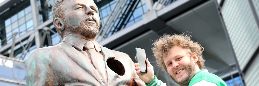 Dave von Felten (31) findet die Klaas-Skulptur lustig.