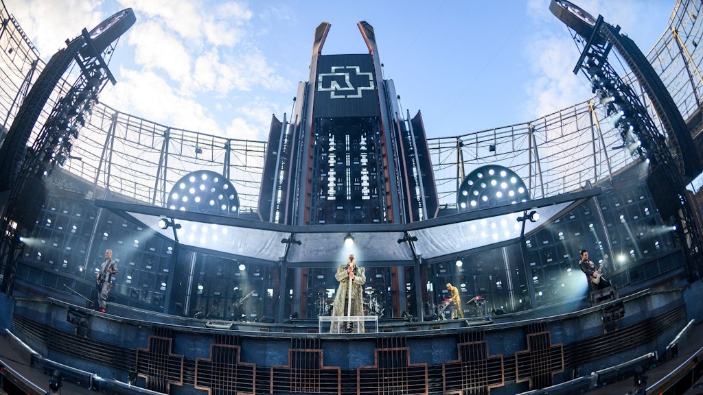 Die riesige Rammstein-Bühne war auch im Berliner Olympiastadion aufgebaut.