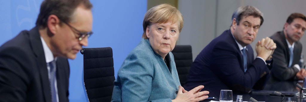 Am Montag konferieren sie wieder mit den übrigen 14 Ministerpräsidenten: Angela Merkel (CDU), der Regierende Bürgermeister Michael Müller (SPD, l.) und Bayerns Ministerpräsident Markus Söder (CSU).