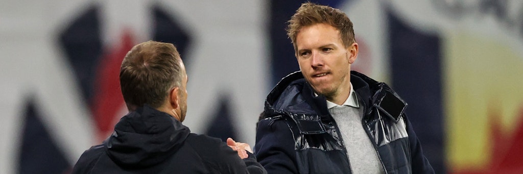 Leipzig-Trainer Julian Nagelsmann (r.) soll wohl auf Bayern-Coach Hansi Flick (l.) folgen.