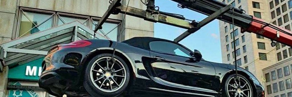 Der Porsche wurde von der Polizei beschlagnahmt. Gegen die beiden Autoreiniger wird nun von der Polizei Berlin ermittelt.